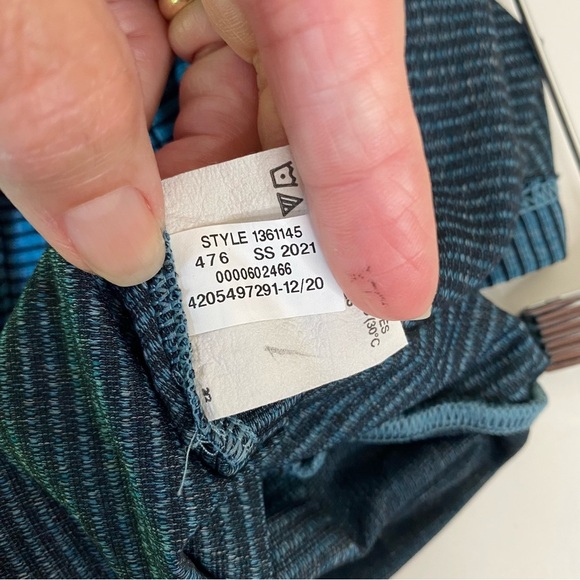 Under Armour Men’s Loose Heatgear Vanish Seamless Blocked Polo Shirt Blue Small - Picture 6 of 6